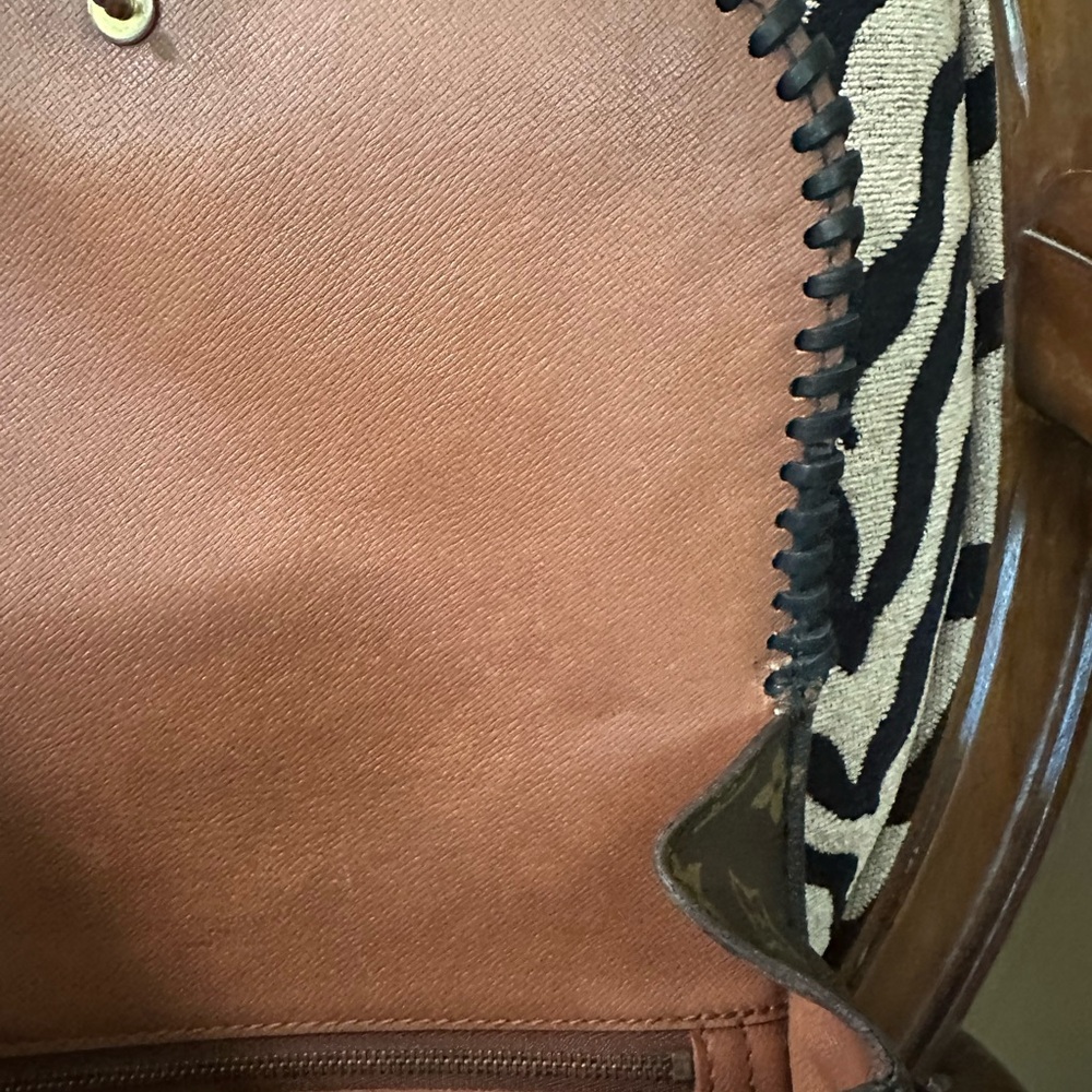 Louis Vuitton Black and Brown Monogram Crossbody Bag - Picture 9 of 16